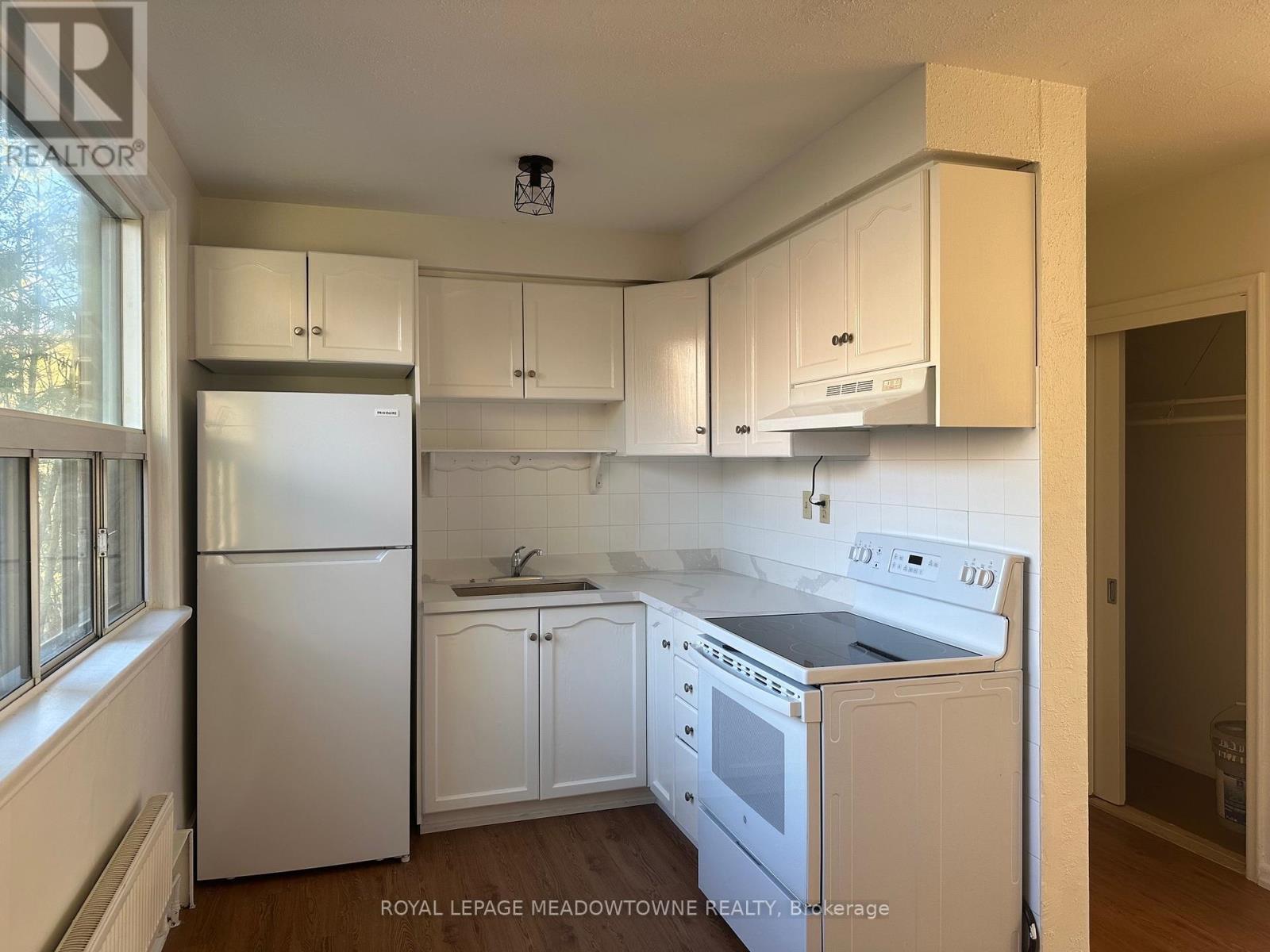 Unit 3 - 14 Vanevery Street, Toronto, ON - Indoor Photo Showing Kitchen