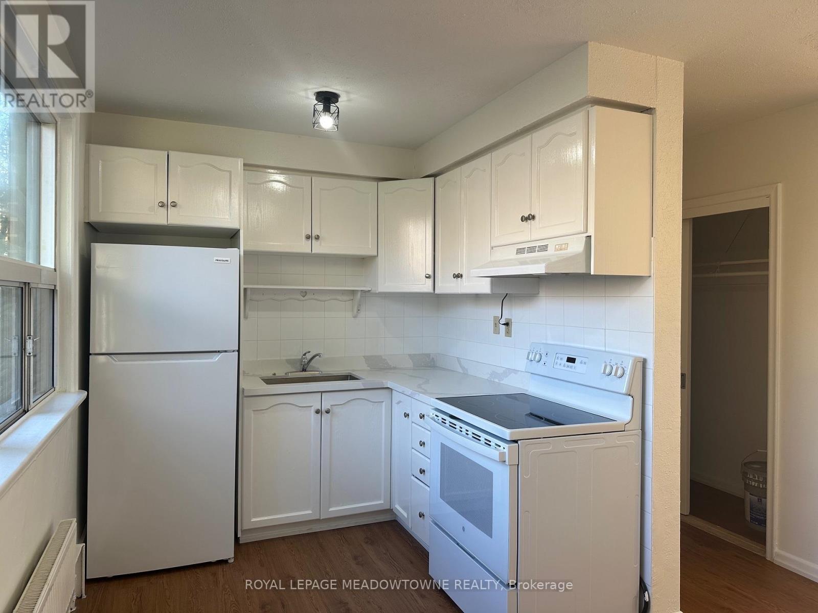 Unit 3 - 14 Vanevery Street, Toronto, ON - Indoor Photo Showing Kitchen