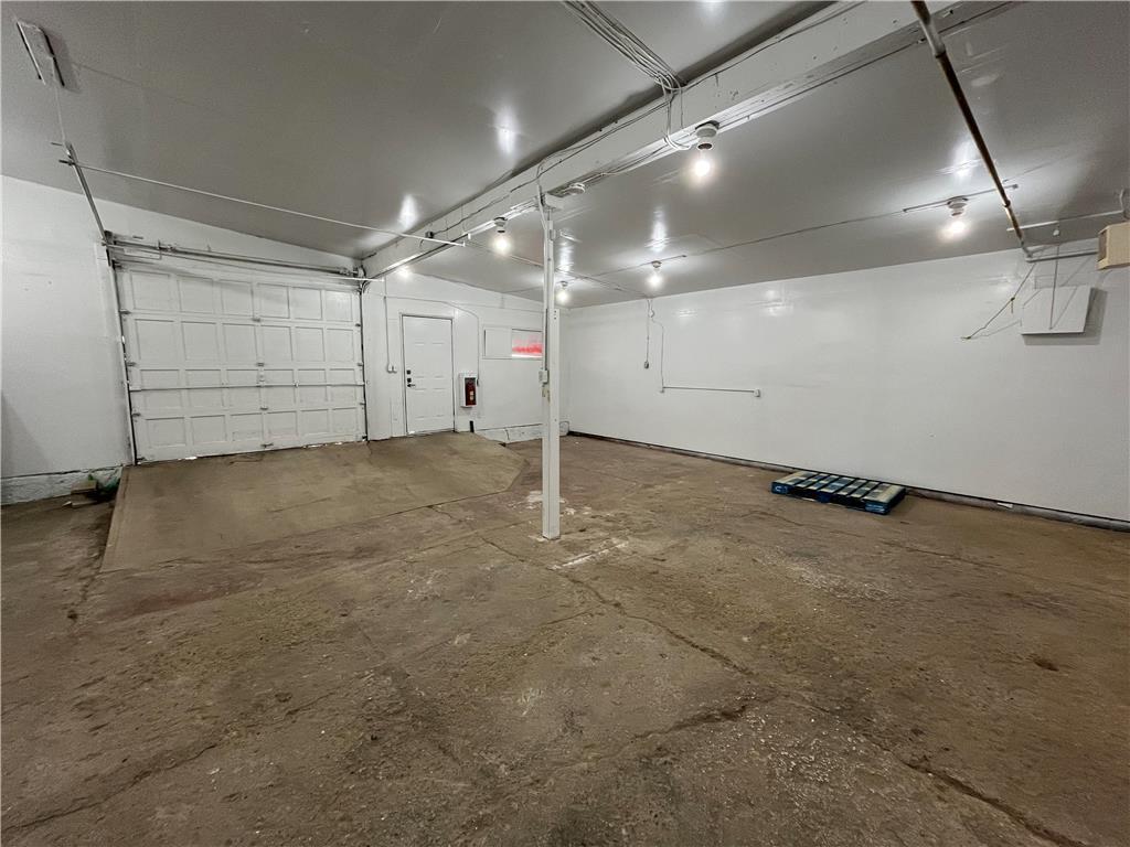 1 811 Assiniboine Avenue, Brandon, MB