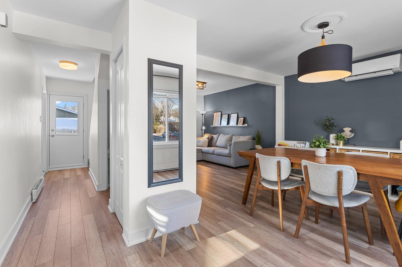 Hall d'entrée/Vestibule - 12135 Rue Parent, Montréal (Rivière-Des-Prairies/Pointe-Aux-Trembles), QC - Indoor Photo Showing Dining Room