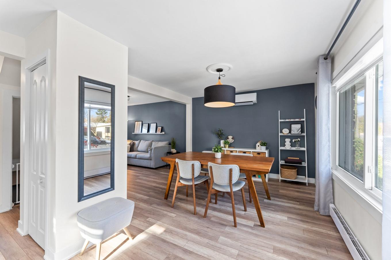 Hall d'entrée/Vestibule - 12135 Rue Parent, Montréal (Rivière-Des-Prairies/Pointe-Aux-Trembles), QC - Indoor Photo Showing Dining Room