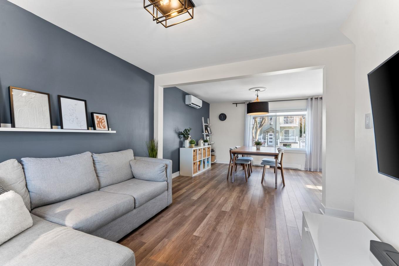 Vue d'ensemble - 12135 Rue Parent, Montréal (Rivière-Des-Prairies/Pointe-Aux-Trembles), QC - Indoor Photo Showing Living Room