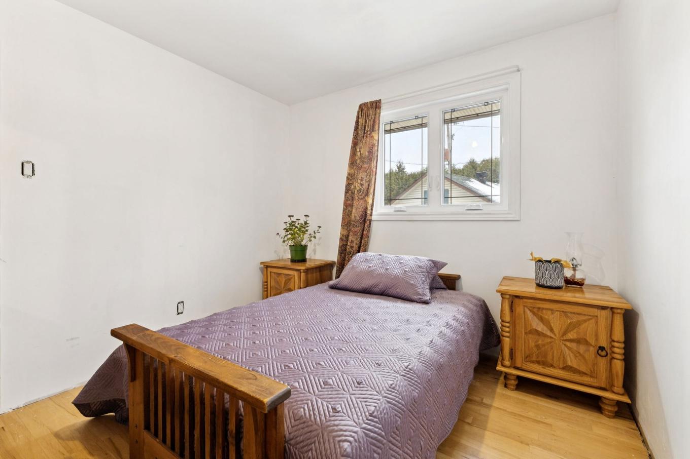 Chambre à coucher - 117 Rue Ste-Rose, Gatineau (Gatineau), QC - Indoor Photo Showing Bedroom