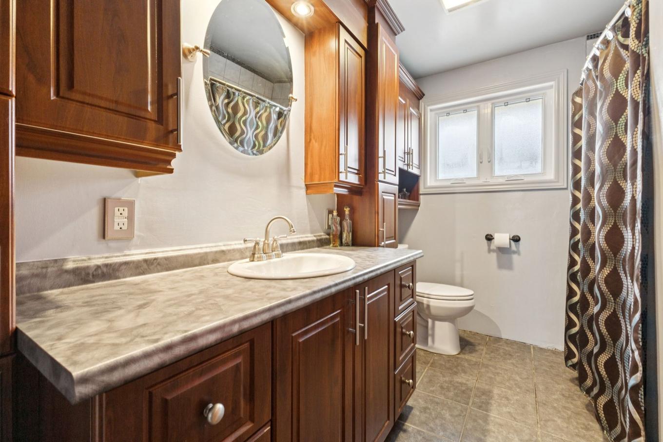 Salle de bains - 117 Rue Ste-Rose, Gatineau (Gatineau), QC - Indoor Photo Showing Bathroom