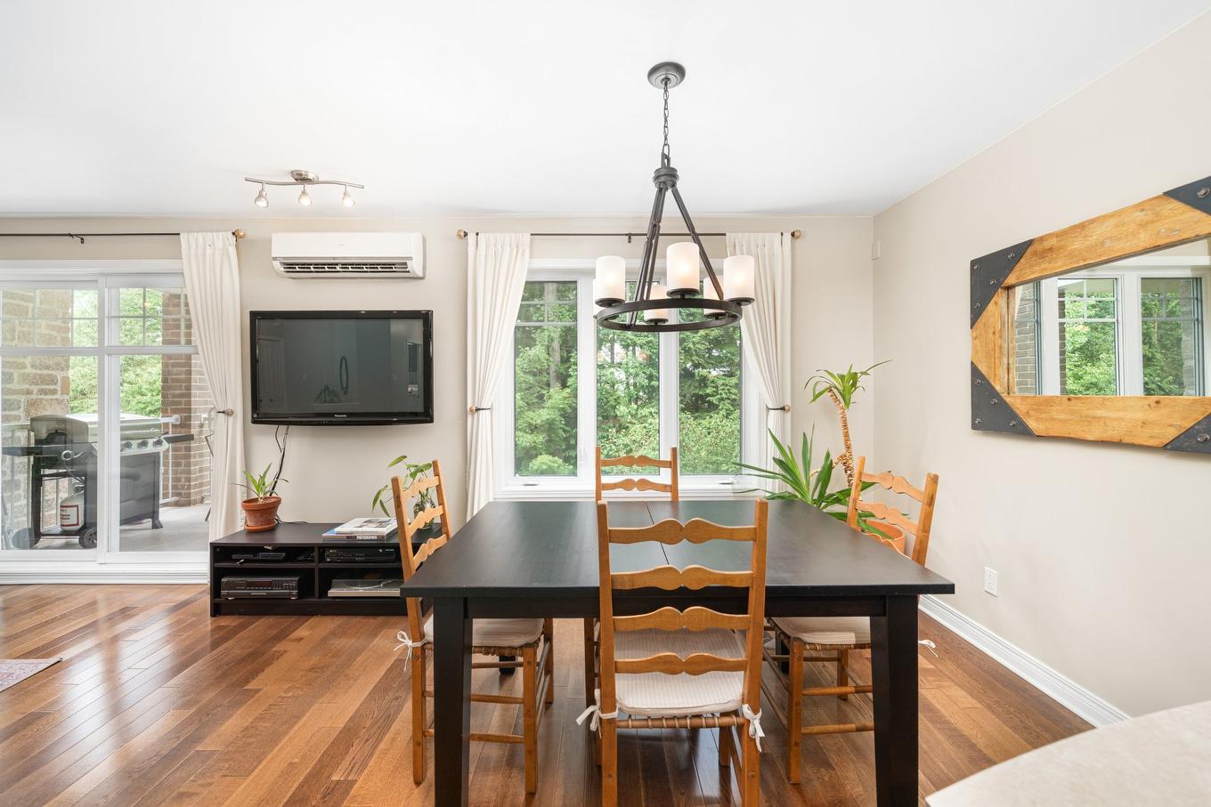 Dining room - 3-9 Rue De Maricourt, L'Île-Perrot, QC - Indoor Photo Showing Dining Room
