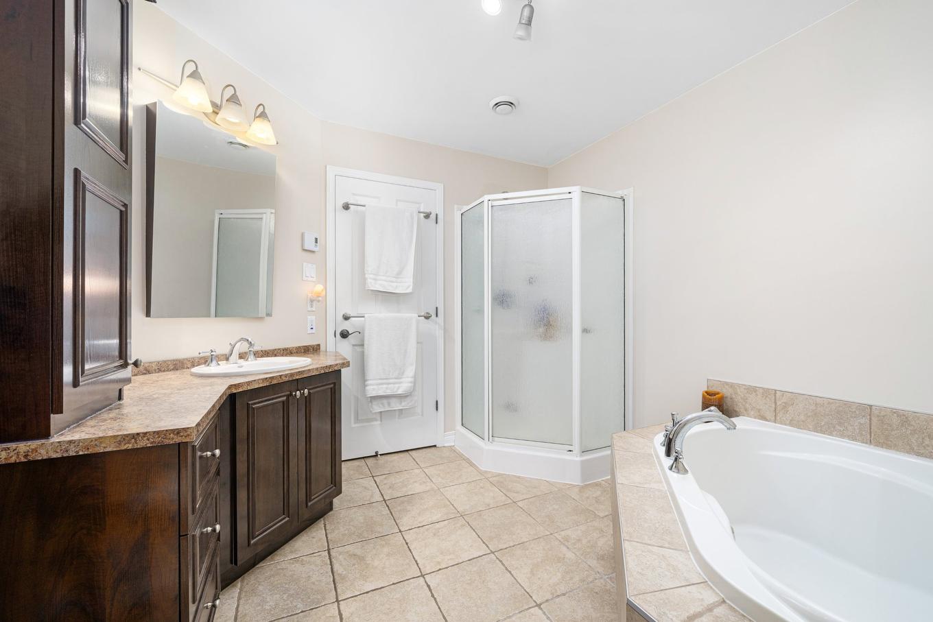 Bathroom - 3-9 Rue De Maricourt, L'Île-Perrot, QC - Indoor Photo Showing Bathroom