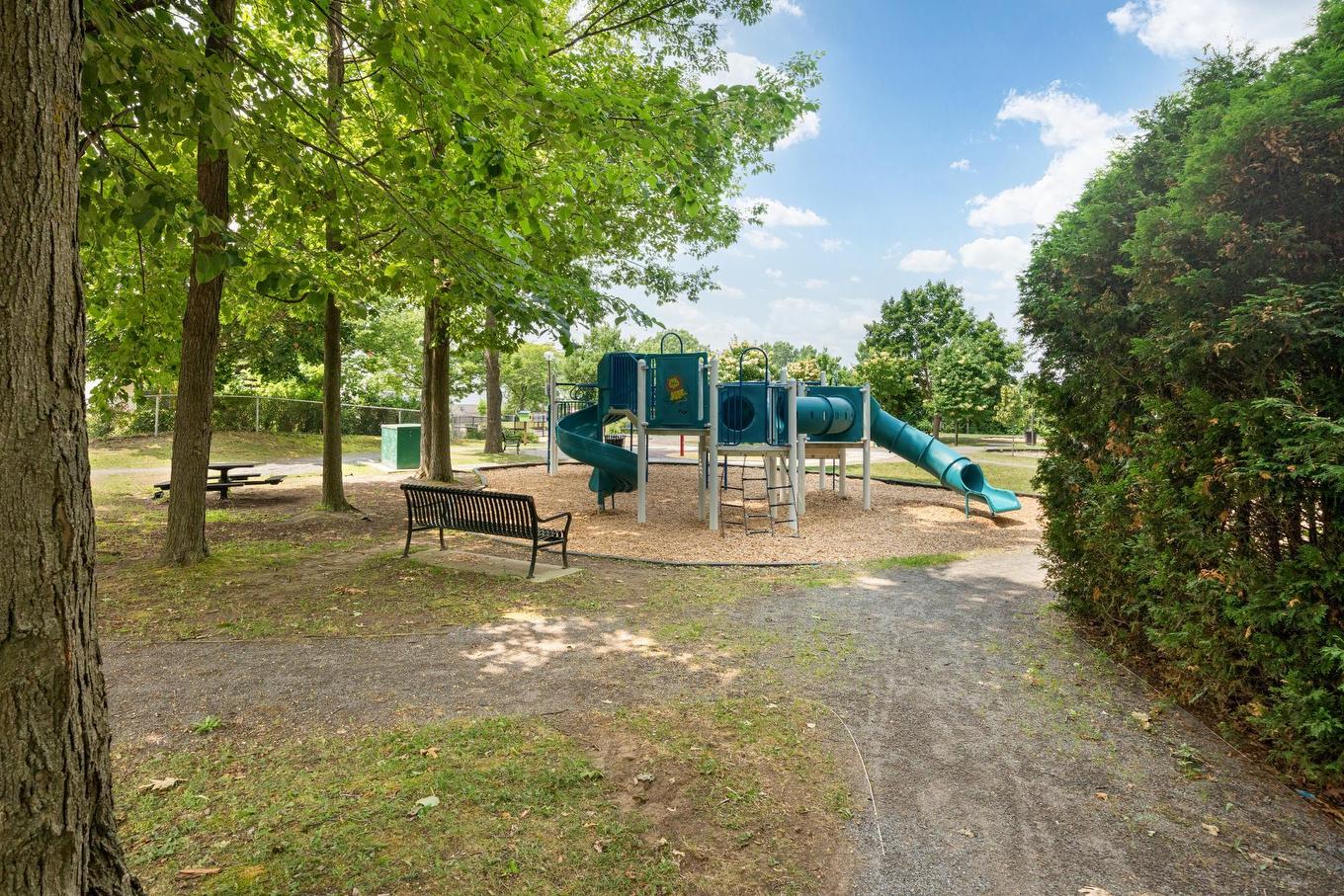 Nearby - 3-9 Rue De Maricourt, L'Île-Perrot, QC - Outdoor