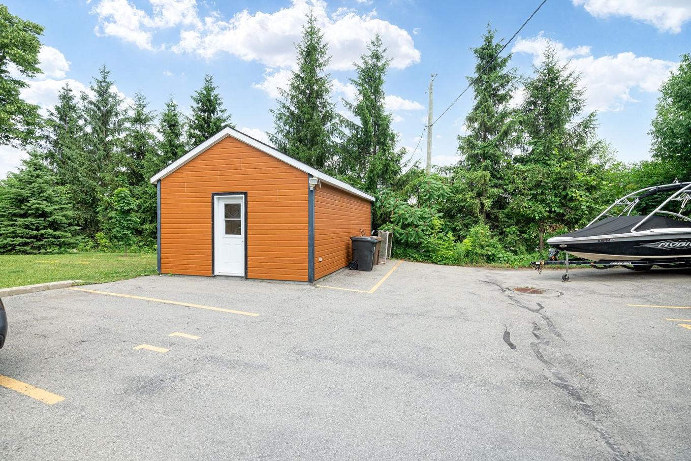 Storage - 3-9 Rue De Maricourt, L'Île-Perrot, QC - Outdoor