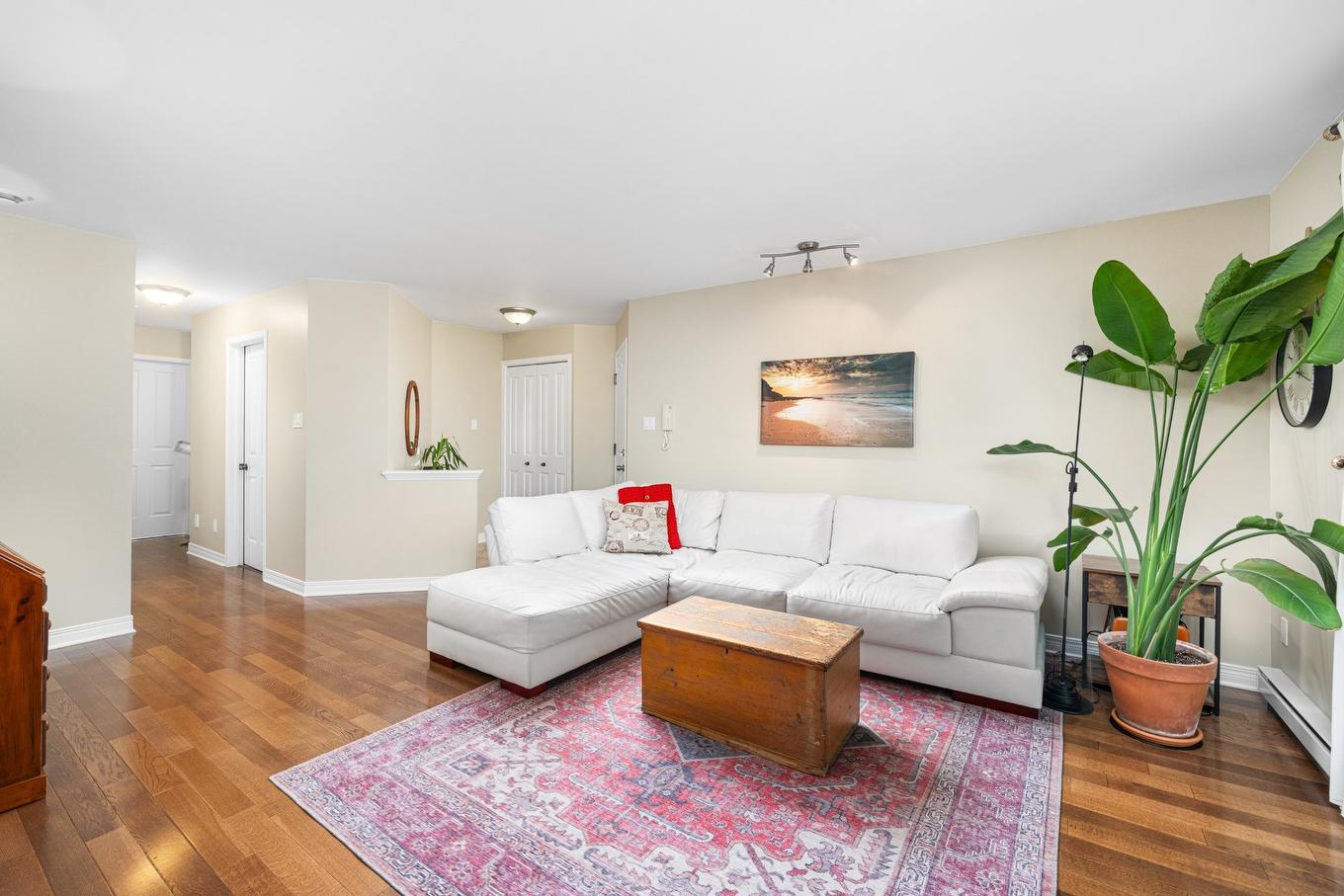 Living room - 3-9 Rue De Maricourt, L'Île-Perrot, QC - Indoor Photo Showing Living Room