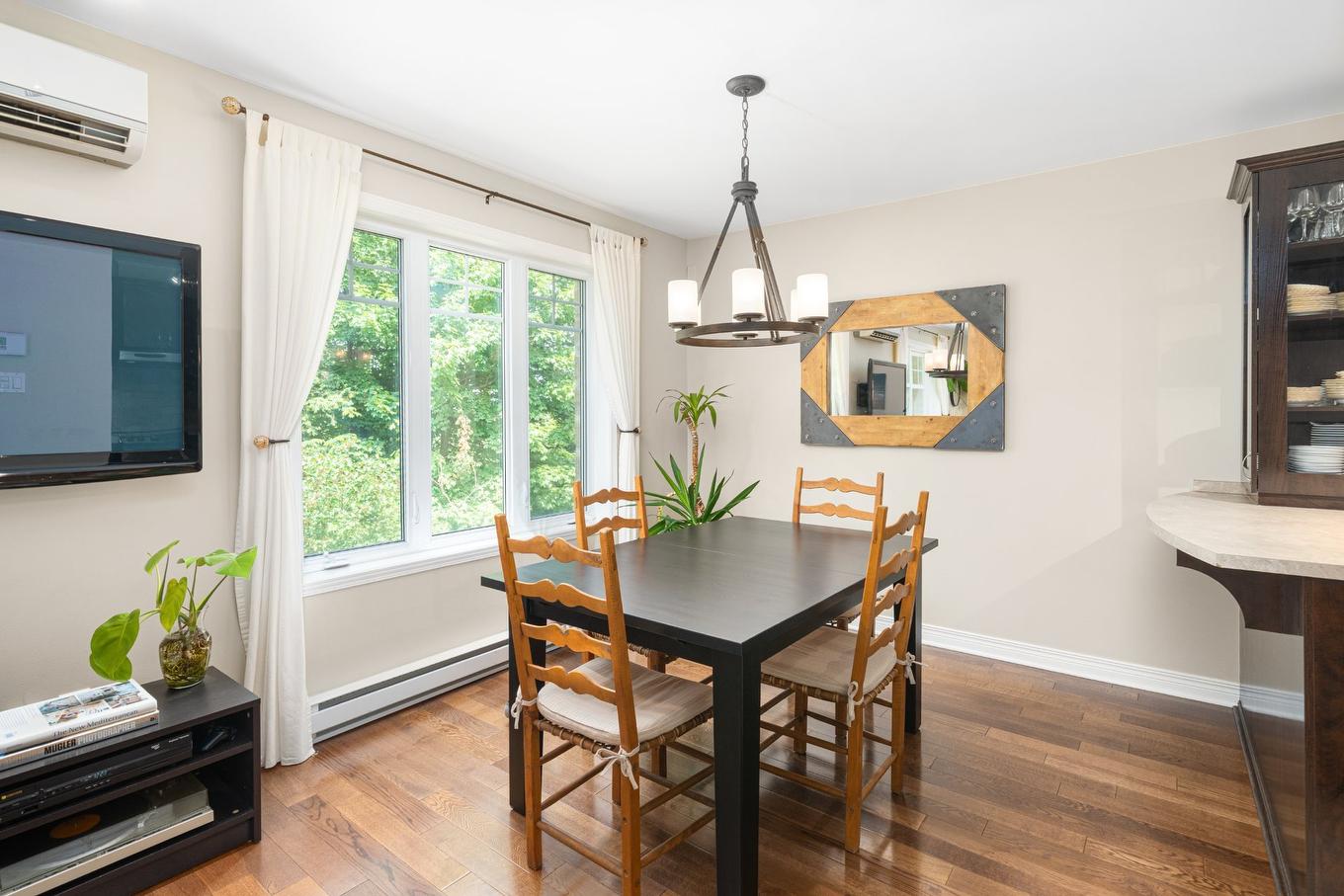Dining room - 3-9 Rue De Maricourt, L'Île-Perrot, QC - Indoor Photo Showing Dining Room