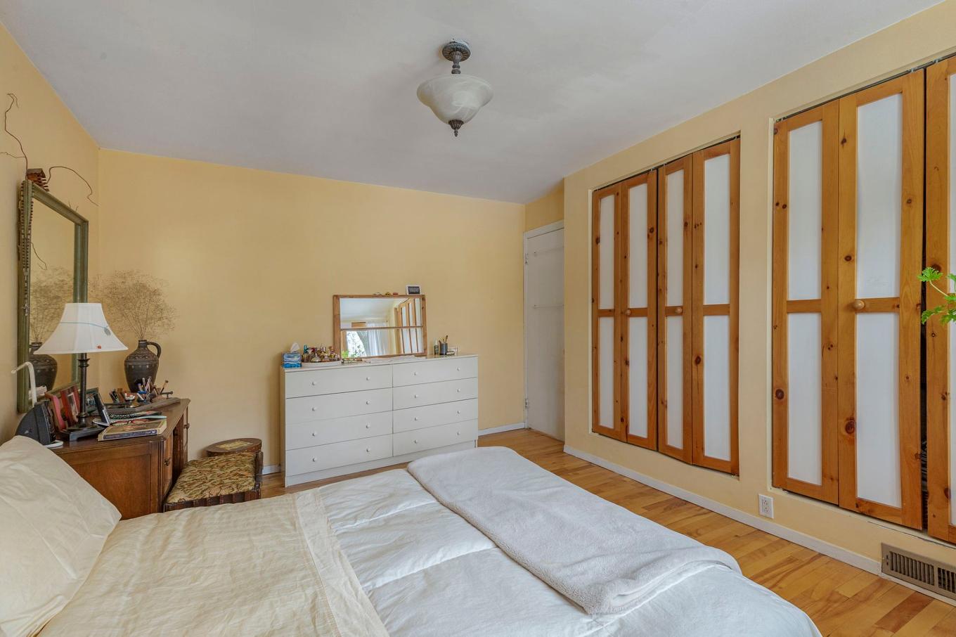 Chambre à coucher principale - 7420 Rue De Carpiquet, Montréal (Côte-Des-Neiges/Notre-Dame-De-Grâce), QC - Indoor Photo Showing Bedroom