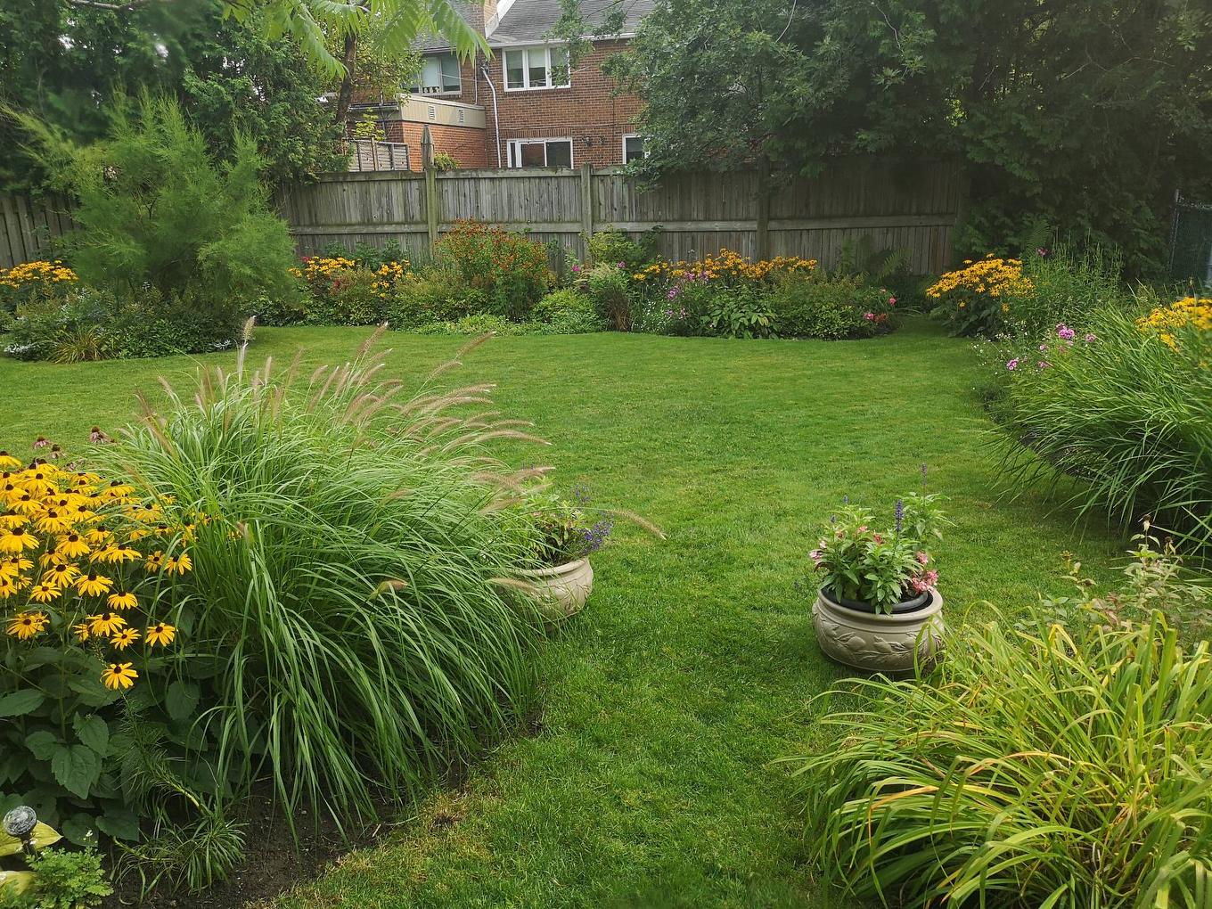 Cour - 7420 Rue De Carpiquet, Montréal (Côte-Des-Neiges/Notre-Dame-De-Grâce), QC - Outdoor With Backyard