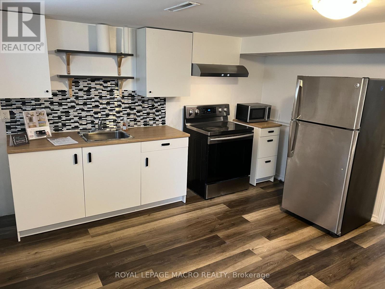 #Lower - 8 Myrtle Avenue, St. Catharines, ON - Indoor Photo Showing Kitchen