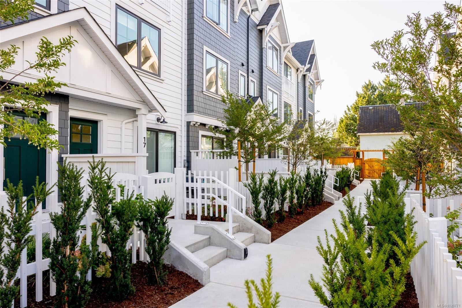 Th8-3450 Whittier Ave, Saanich, BC