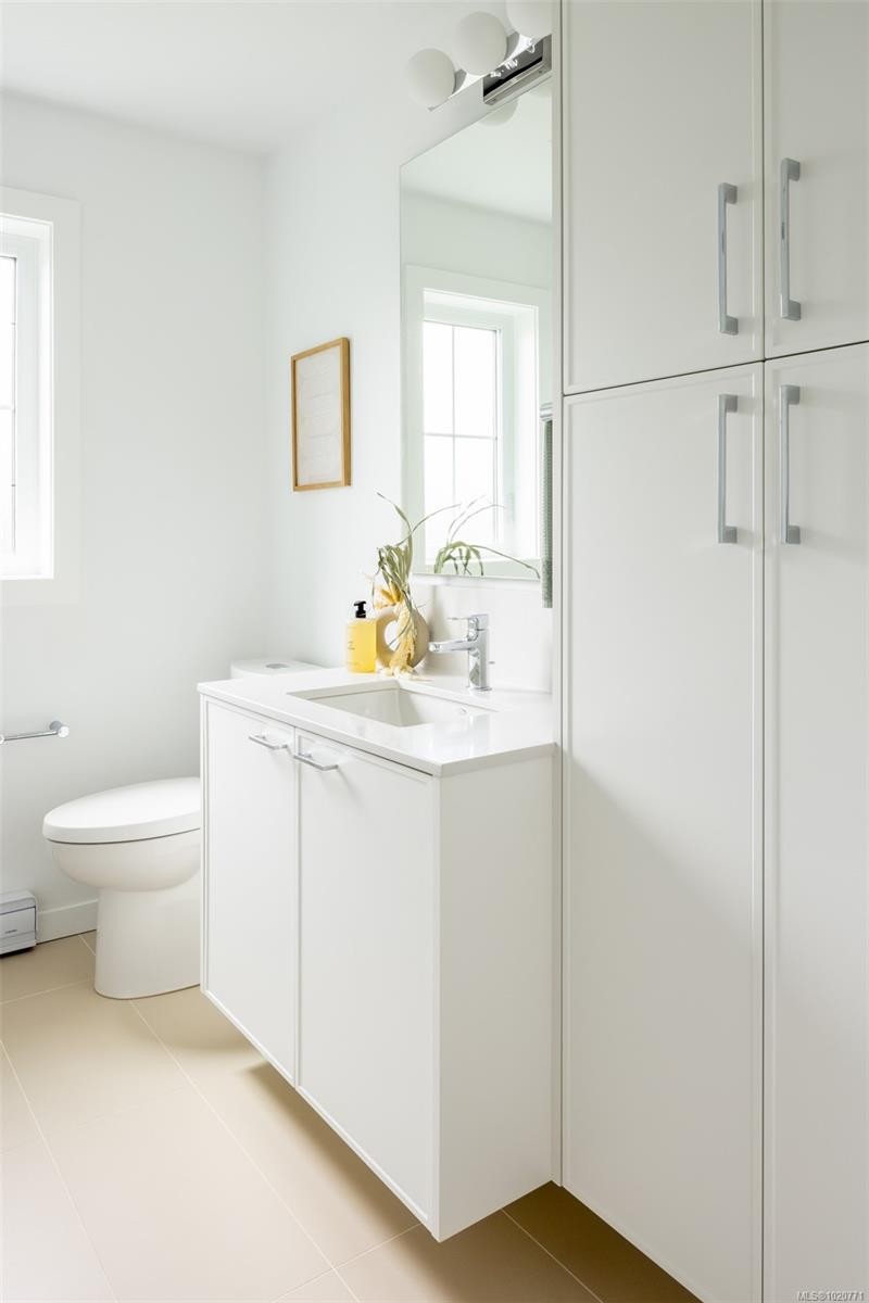 Th8-3450 Whittier Ave, Saanich, BC