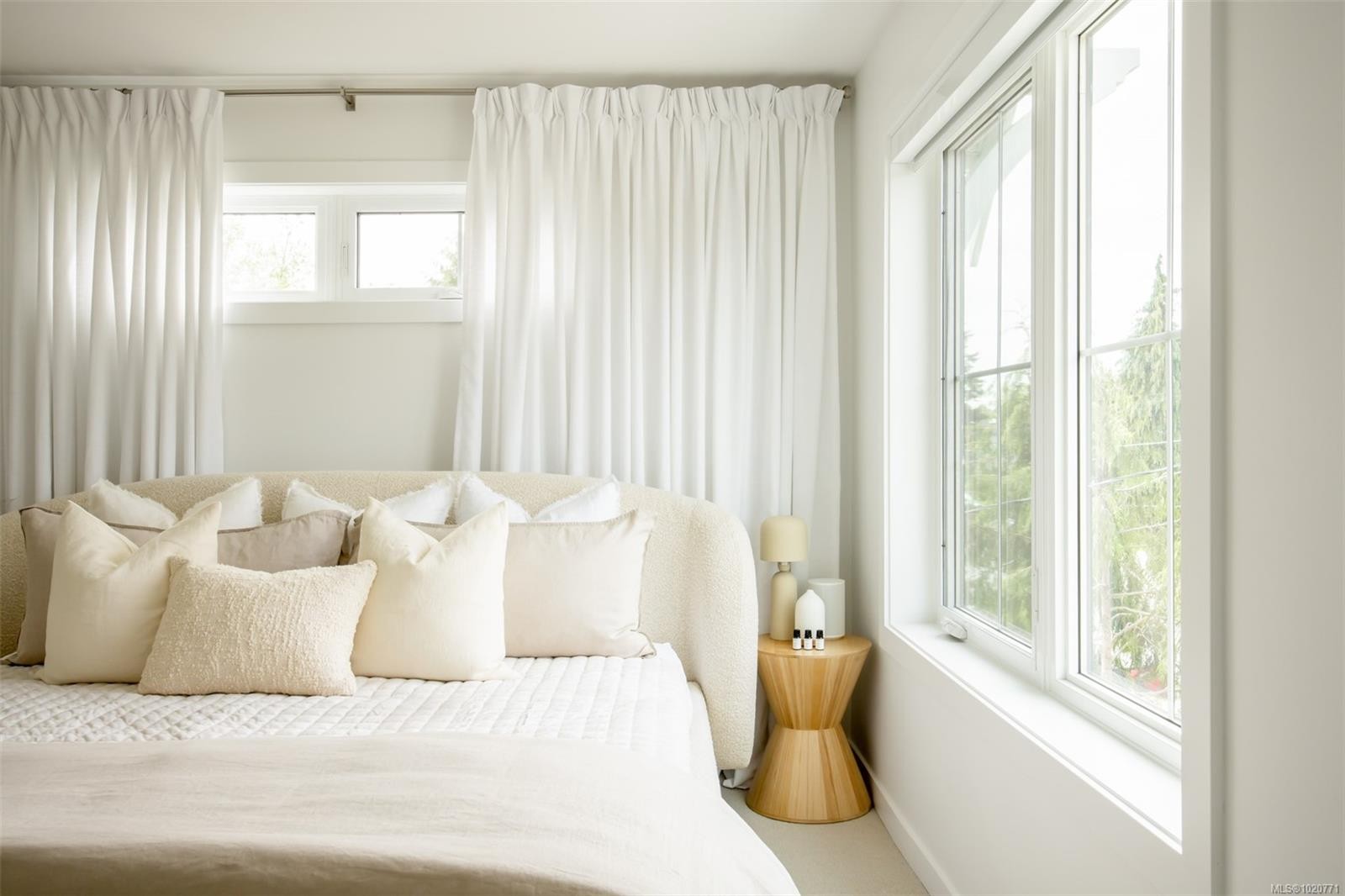 Th8-3450 Whittier Ave, Saanich, BC