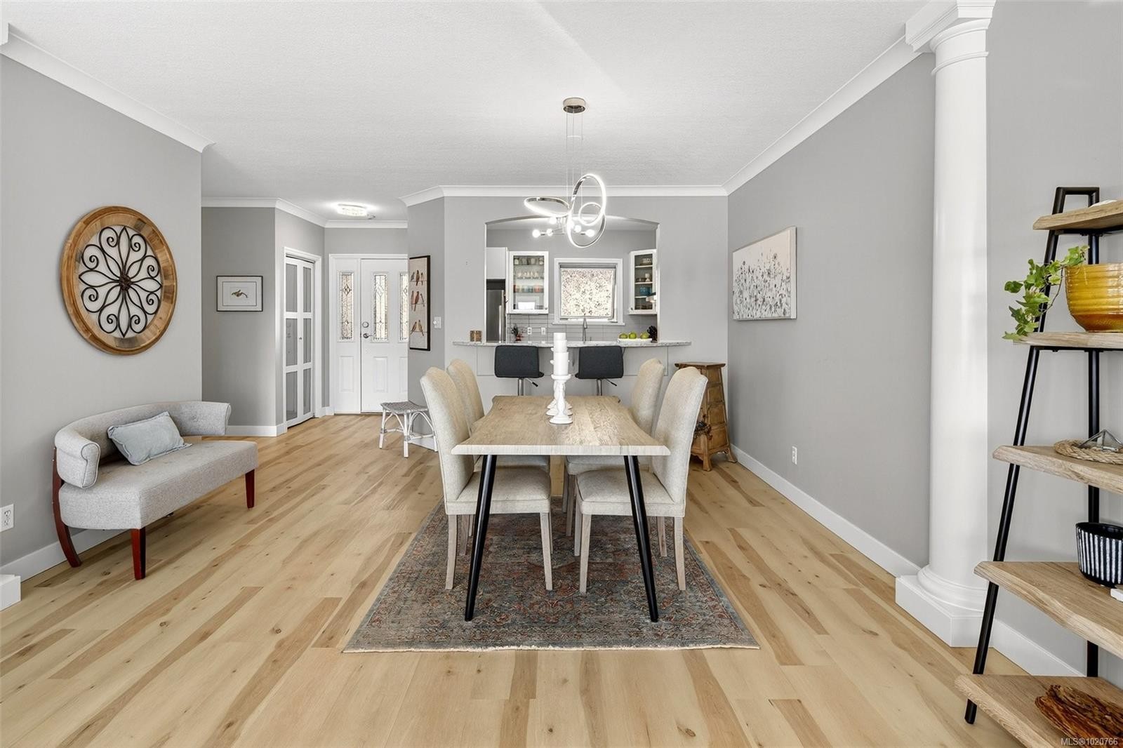 303-50 Songhees Rd, Victoria, BC - Indoor Photo Showing Dining Room