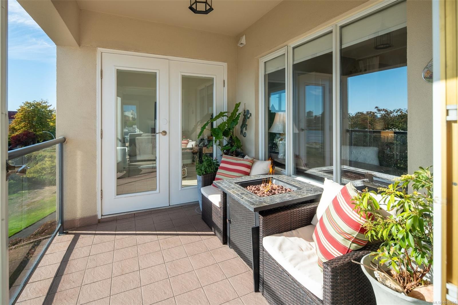 303-50 Songhees Rd, Victoria, BC - Outdoor With Deck Patio Veranda With Exterior