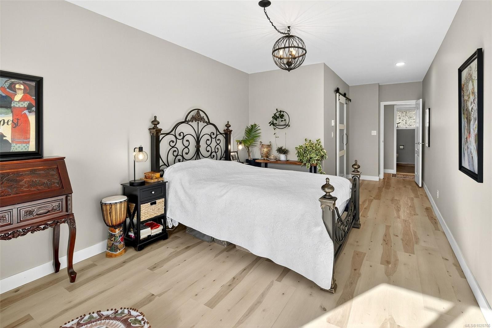 303-50 Songhees Rd, Victoria, BC - Indoor Photo Showing Bedroom