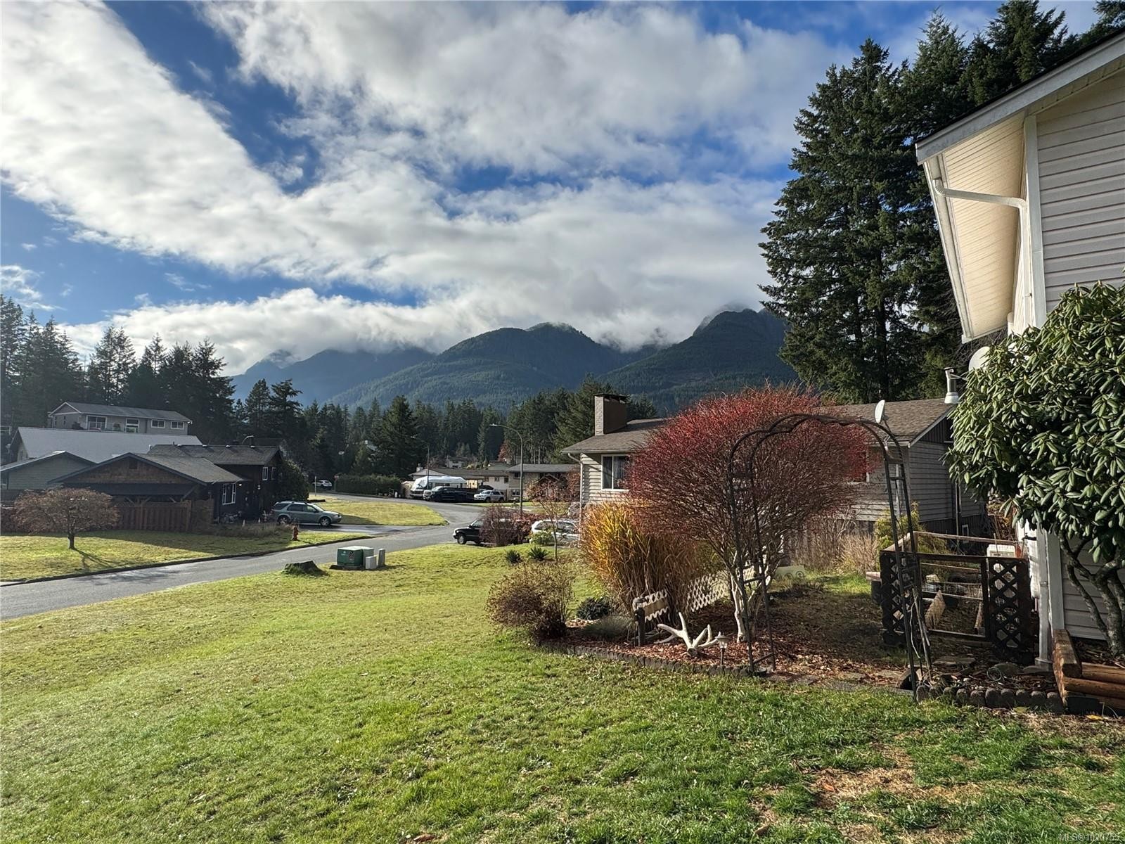 594 Hummingbird Lane, Gold River, BC