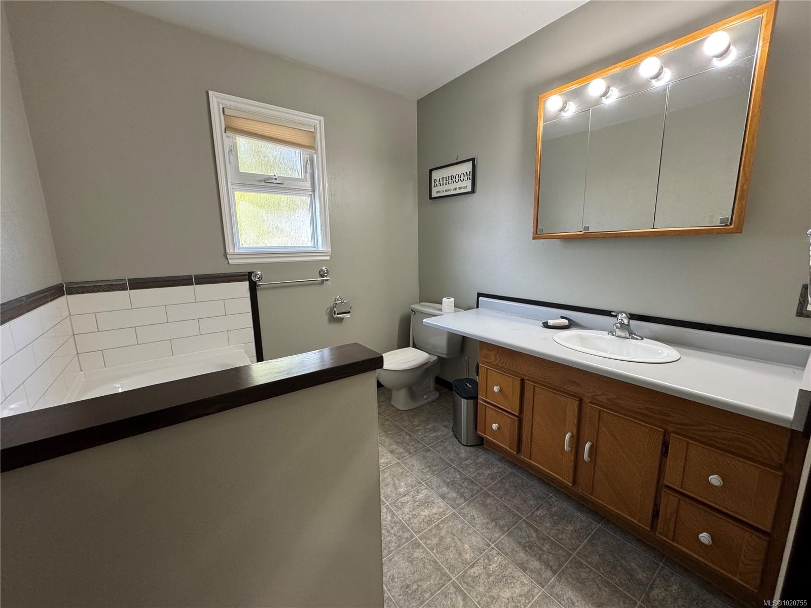 594 Hummingbird Lane, Gold River, BC