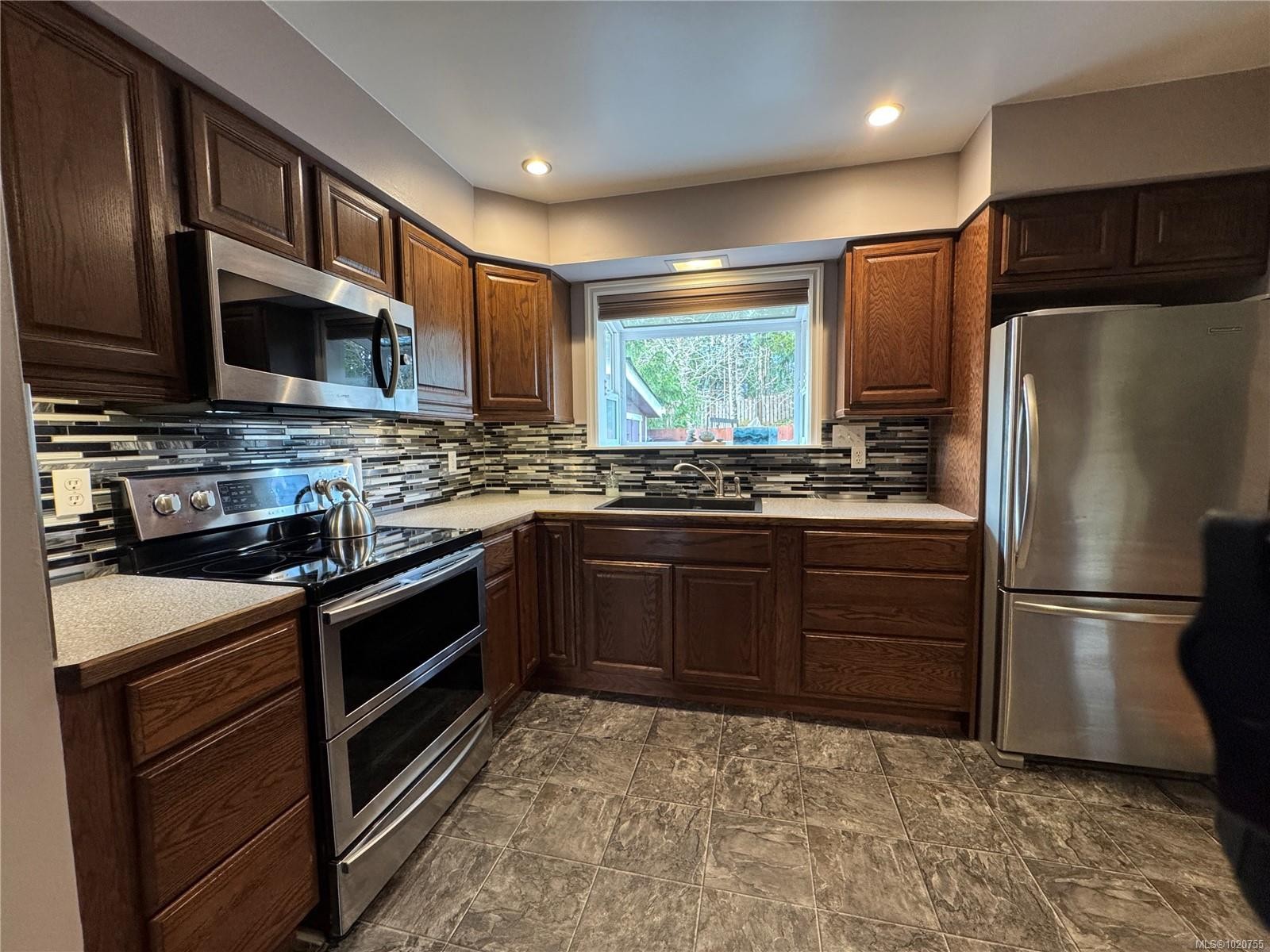 594 Hummingbird Lane, Gold River, BC