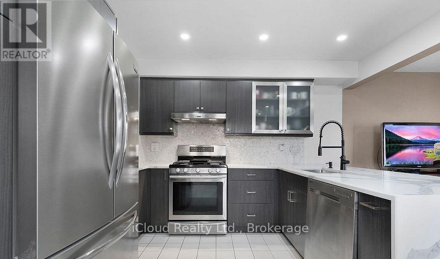 Upper Lvl - 40 Brower Court, Brampton, ON - Indoor Photo Showing Kitchen With Stainless Steel Kitchen With Upgraded Kitchen
