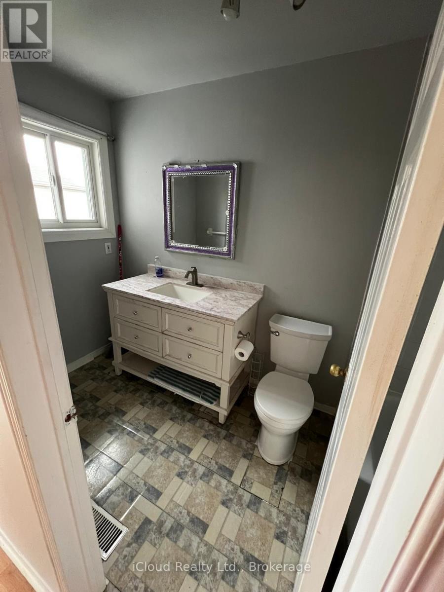 Upper Lvl - 40 Brower Court, Brampton, ON - Indoor Photo Showing Bathroom