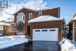 222 BISHOP DRIVE Barrie, ON L4N 6X8
