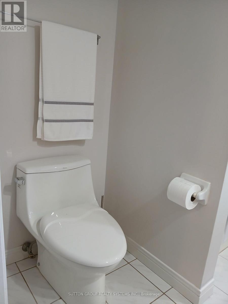 1236 Ogden Avenue, Mississauga, ON - Indoor Photo Showing Bathroom