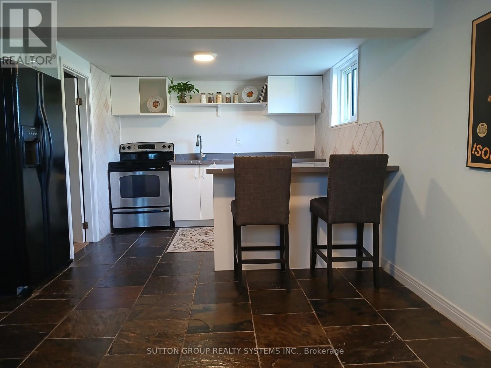 1236 Ogden Avenue, Mississauga, ON - Indoor Photo Showing Kitchen