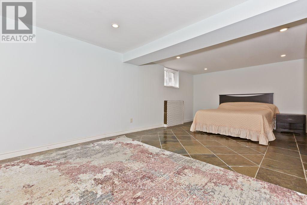 1236 Ogden Avenue, Mississauga, ON - Indoor Photo Showing Bedroom