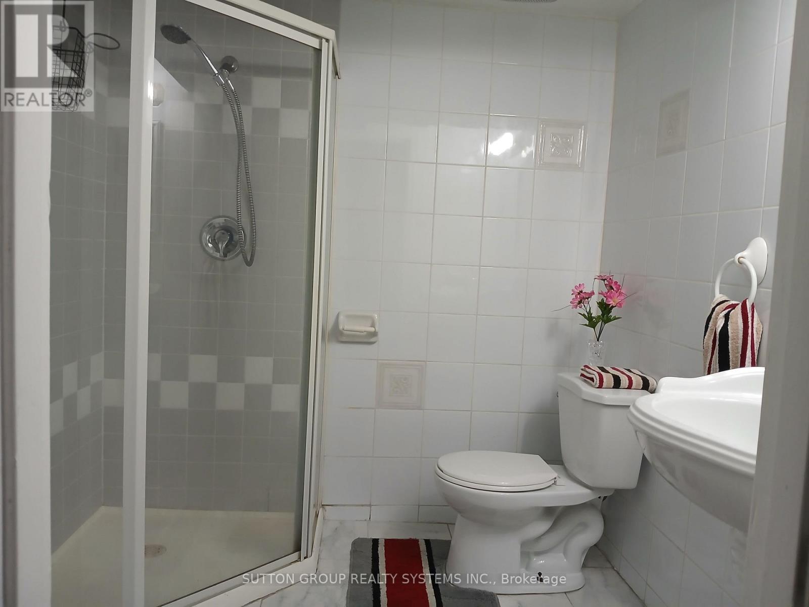 1236 Ogden Avenue, Mississauga, ON - Indoor Photo Showing Bathroom