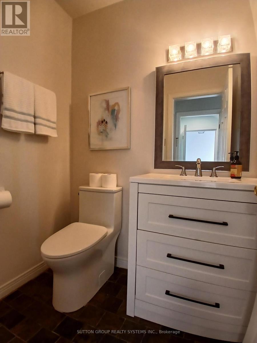1236 Ogden Avenue, Mississauga, ON - Indoor Photo Showing Bathroom
