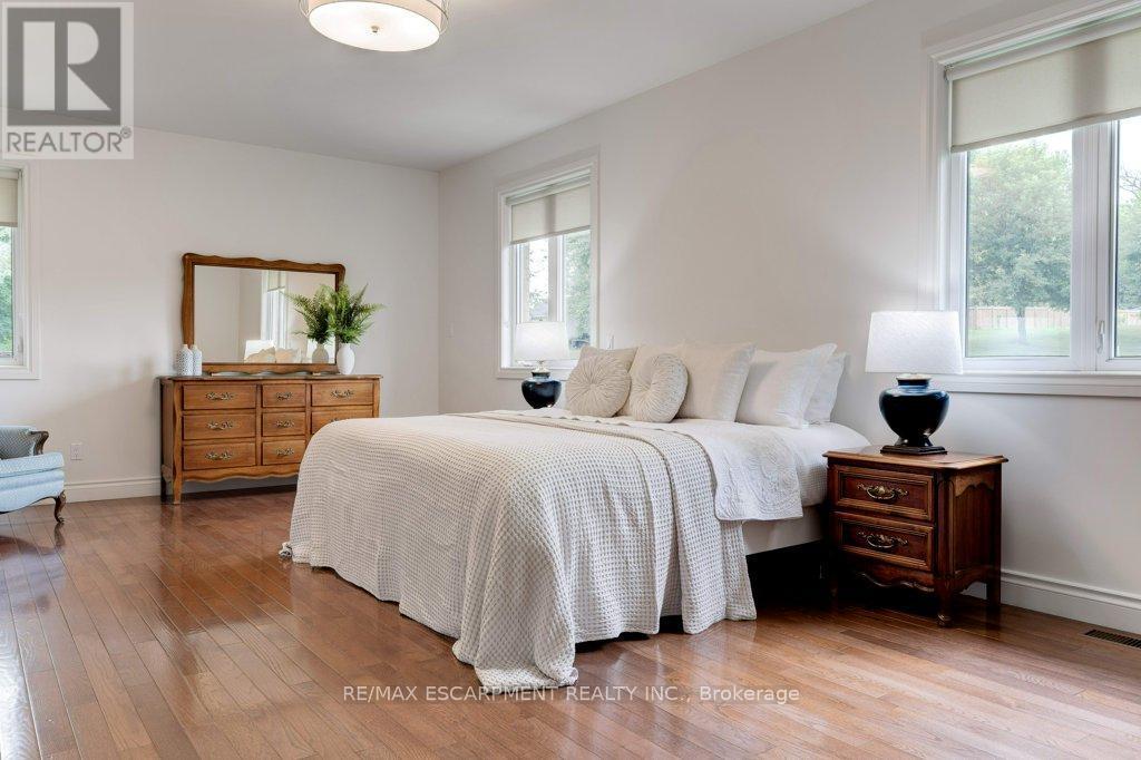 17 Tews Lane, Hamilton, ON - Indoor Photo Showing Bedroom