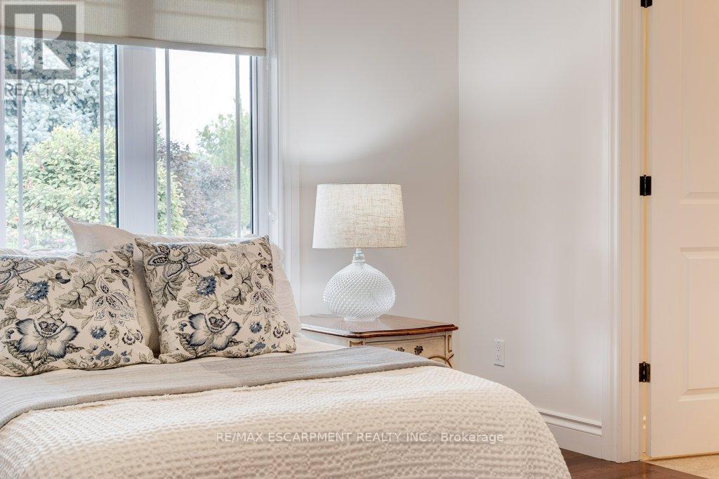 17 Tews Lane, Hamilton, ON - Indoor Photo Showing Bedroom