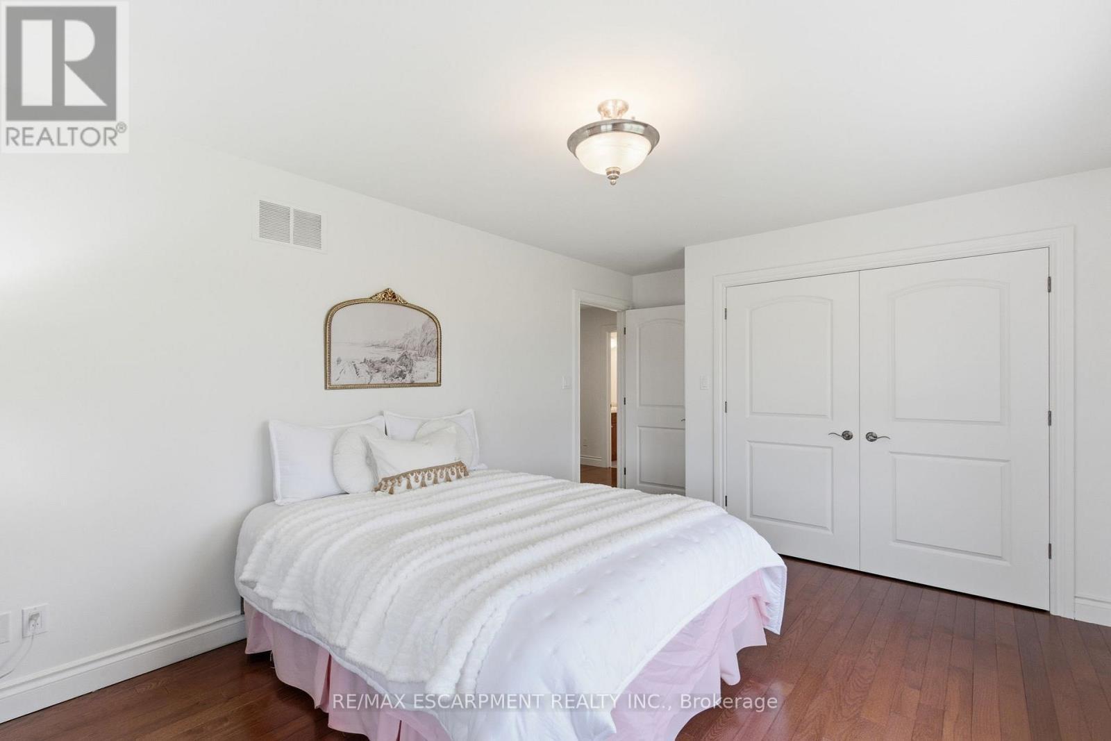 17 Tews Lane, Hamilton, ON - Indoor Photo Showing Bedroom