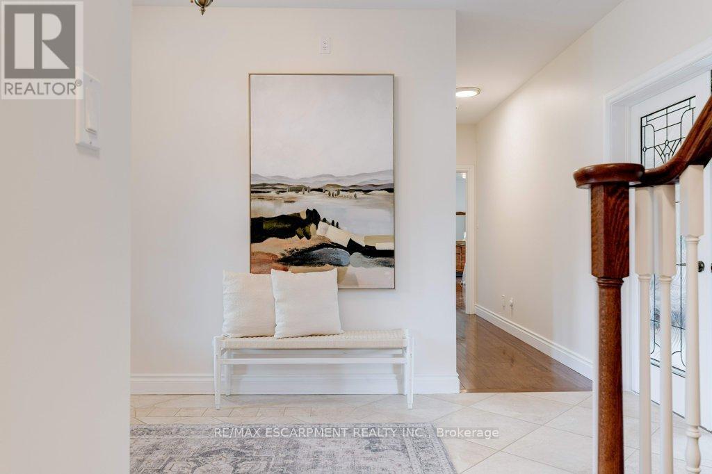 17 Tews Lane, Hamilton, ON - Indoor Photo Showing Other Room