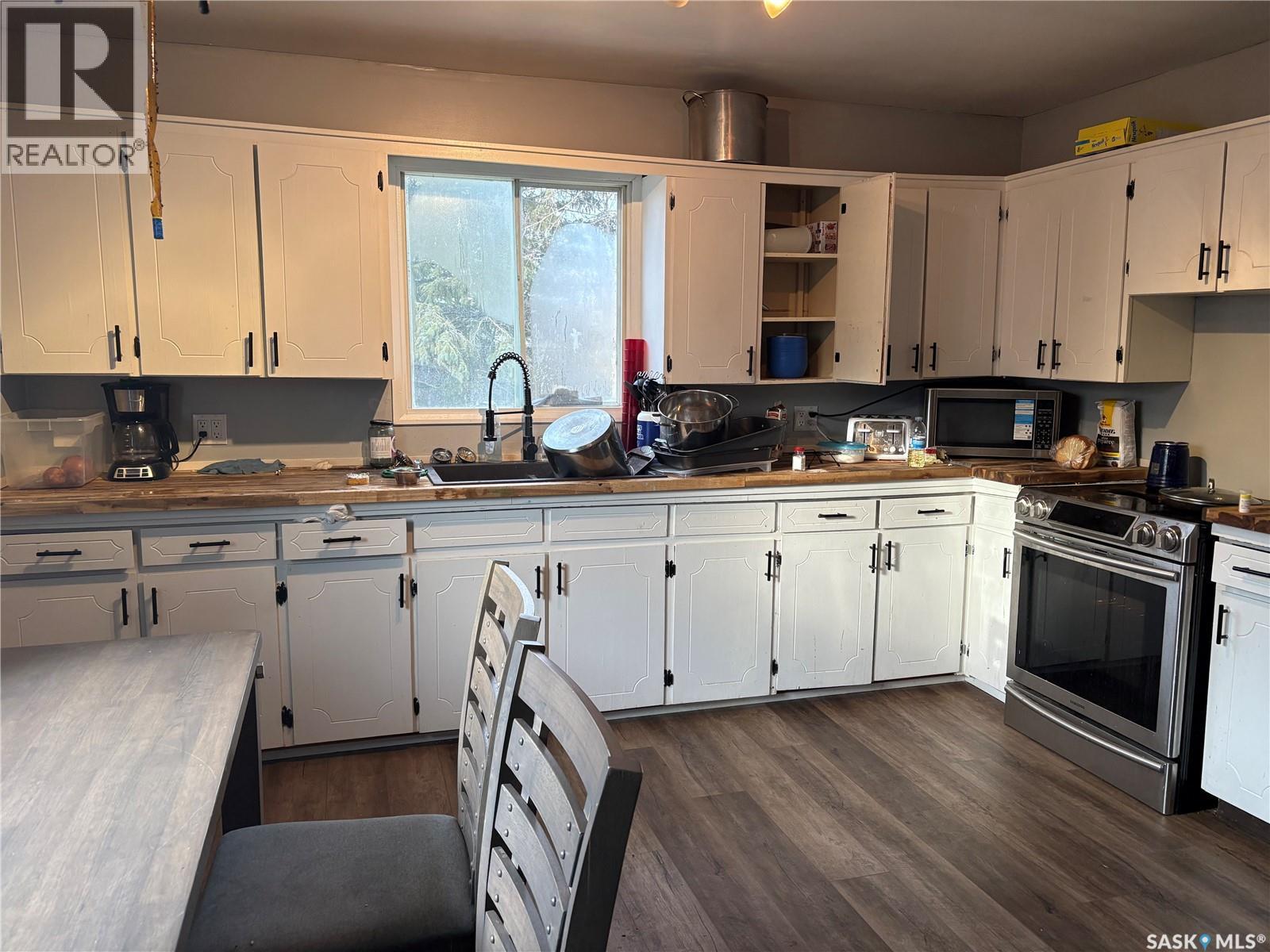 115 2Nd Avenue S, Pelly, SK - Indoor Photo Showing Kitchen With Double Sink
