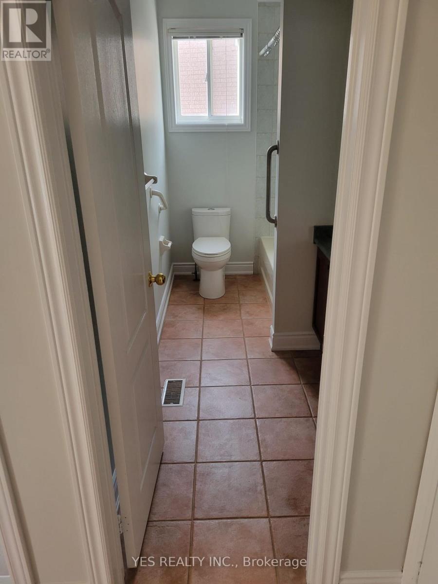24 Twin Willow Crescent, Brampton, ON - Indoor Photo Showing Bathroom