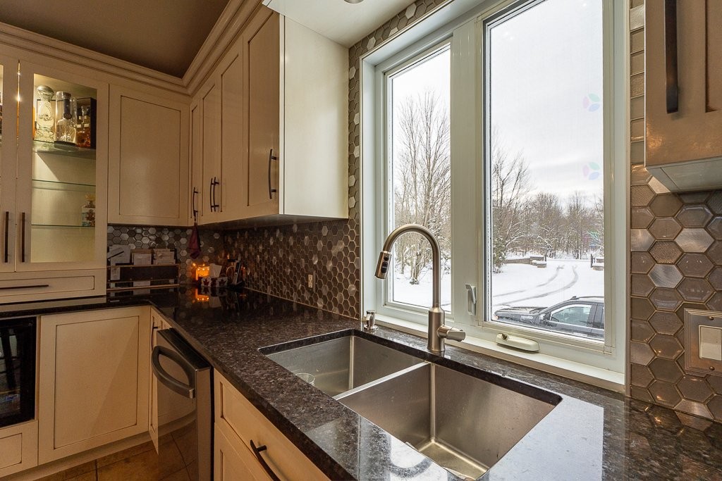 Cuisine - 320Z 11E Rang, Wickham, QC