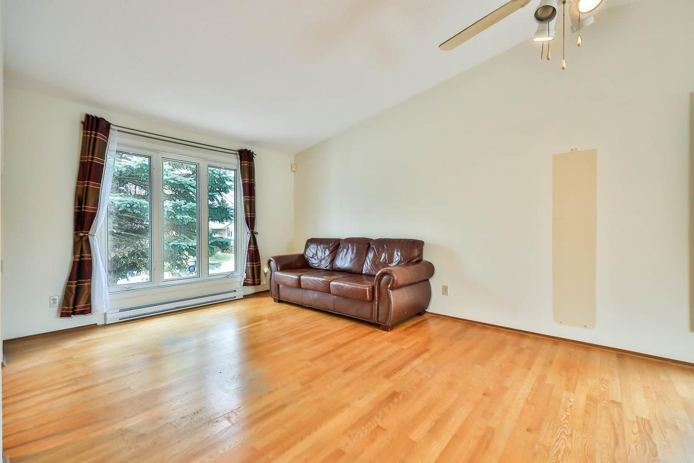 Living room - 77 Av. Des Camélias, Gatineau (Aylmer), QC - Indoor Photo Showing Living Room