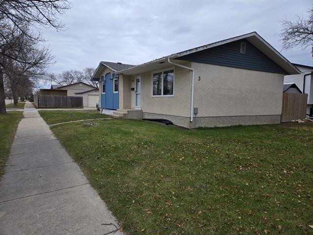 3 Menno Bay, Winnipeg, MB