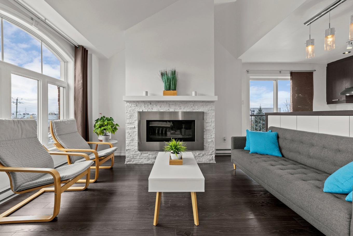 Living room - 3814 Boul. Gareau, Longueuil (Saint-Hubert), QC - Indoor Photo Showing Living Room With Fireplace