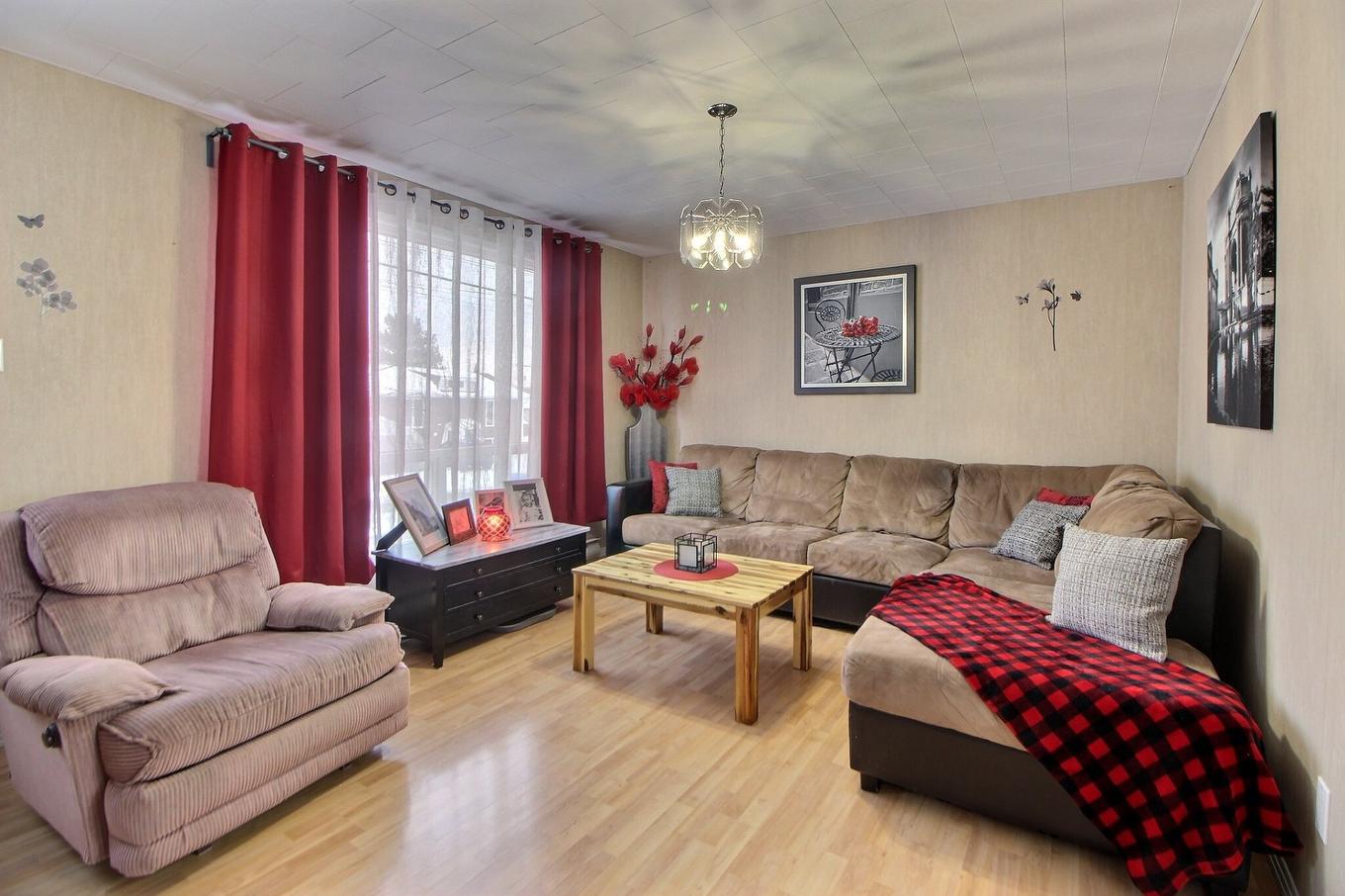 Salon - 60 Rue Morin, Saint-Félix-De-Dalquier, QC - Indoor Photo Showing Living Room