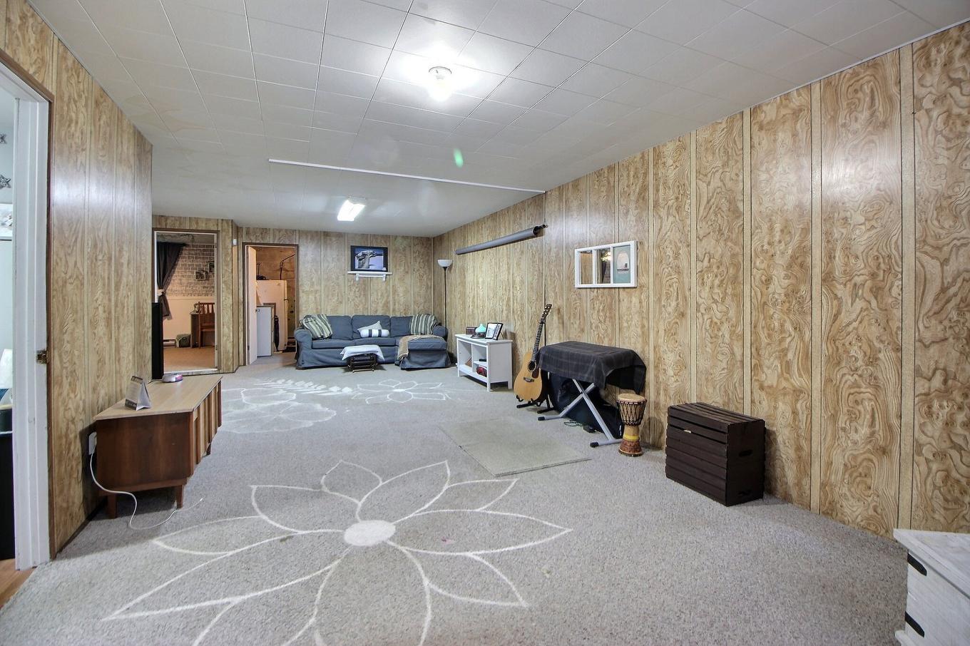 Salle familiale - 60 Rue Morin, Saint-Félix-De-Dalquier, QC - Indoor