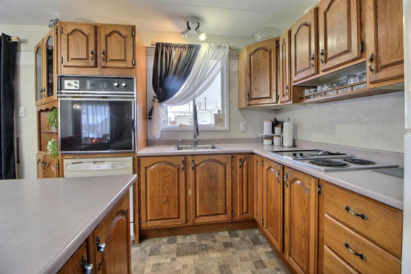 Cuisine - 60 Rue Morin, Saint-Félix-De-Dalquier, QC - Indoor Photo Showing Kitchen