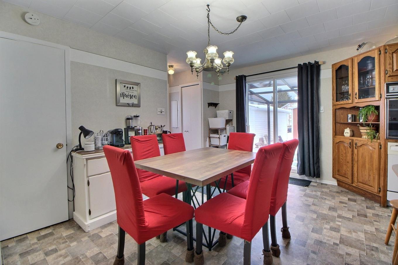 Salle à manger - 60 Rue Morin, Saint-Félix-De-Dalquier, QC - Indoor Photo Showing Dining Room