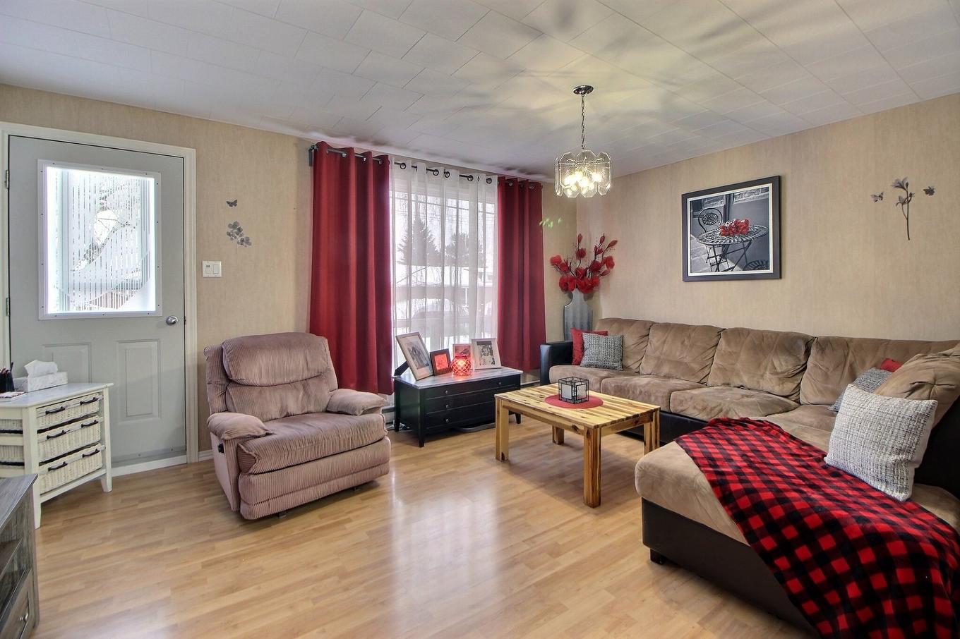 Salon - 60 Rue Morin, Saint-Félix-De-Dalquier, QC - Indoor Photo Showing Living Room