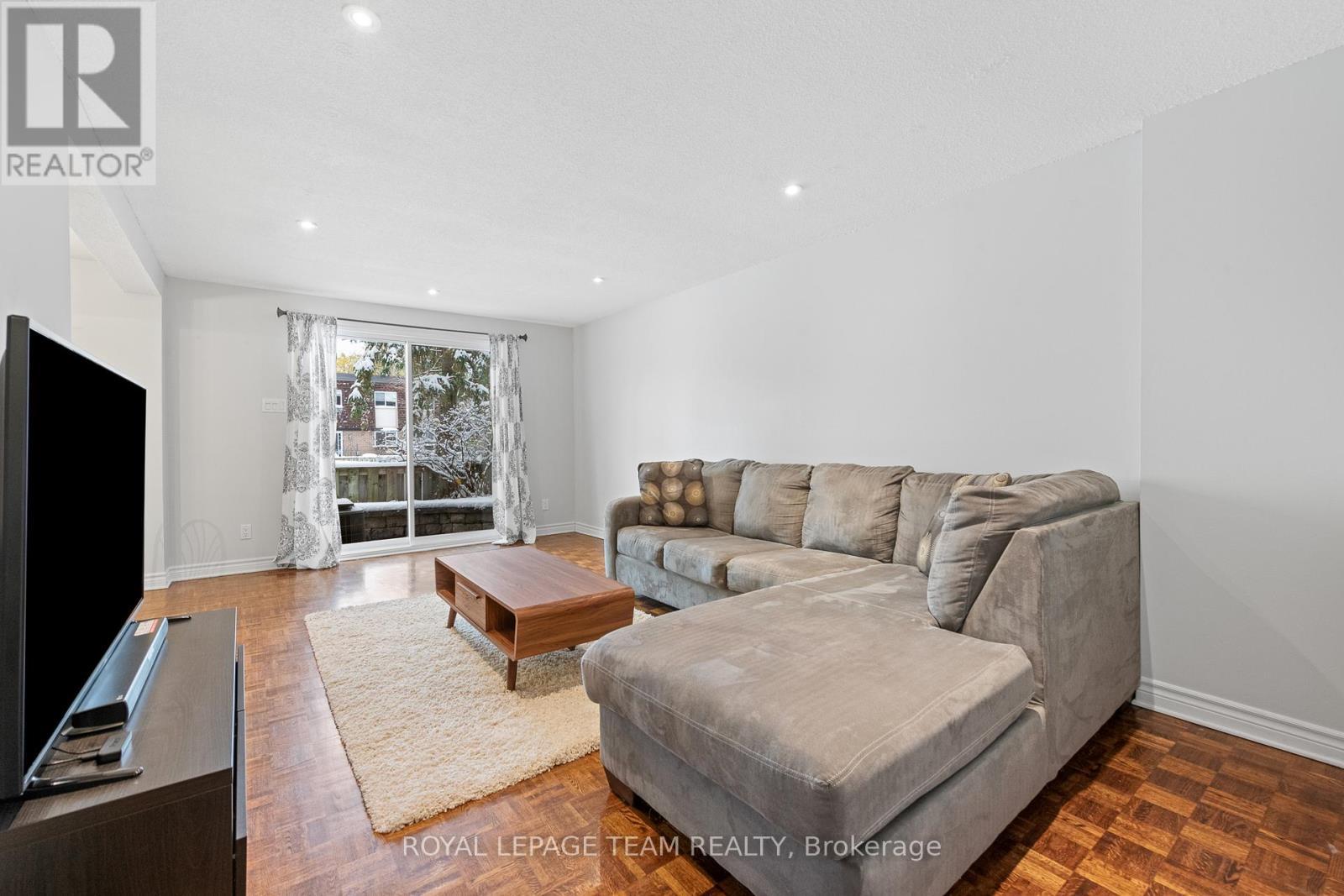 Spacious Living Room Walks out to Private Backyard - 54 - 227 Ridgepark Private, Ottawa, ON - Indoor Photo Showing Living Room